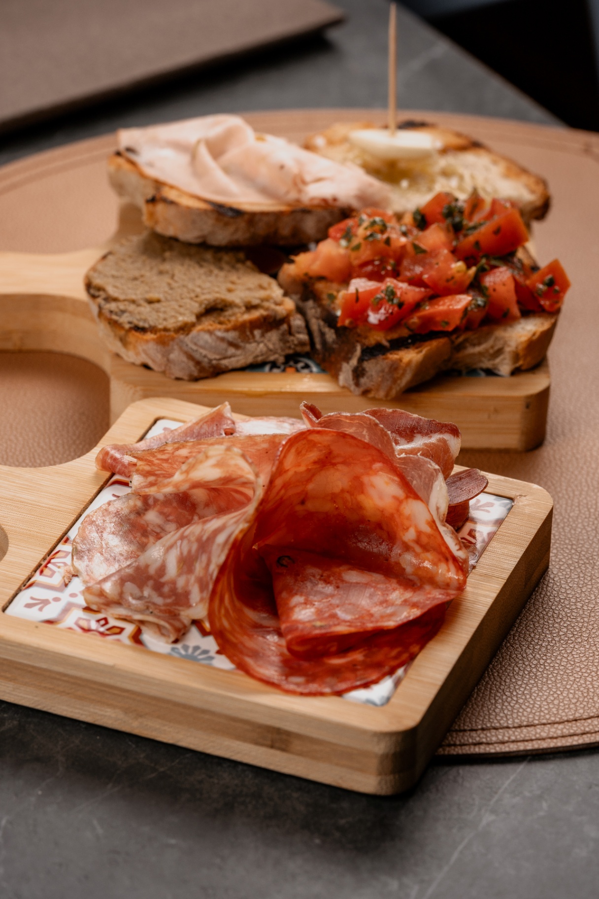 Tagliere di salumi e bruschette